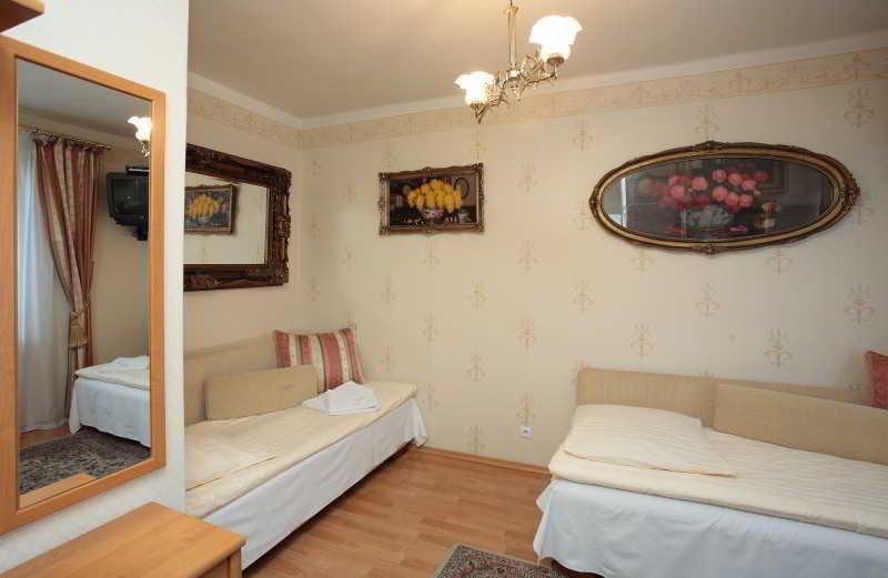 Florian Budget Rooms Kraków Exteriör bild